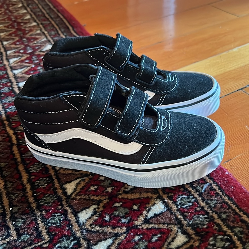 Vans Kids Old Skool V Shoe. Black. Never worn